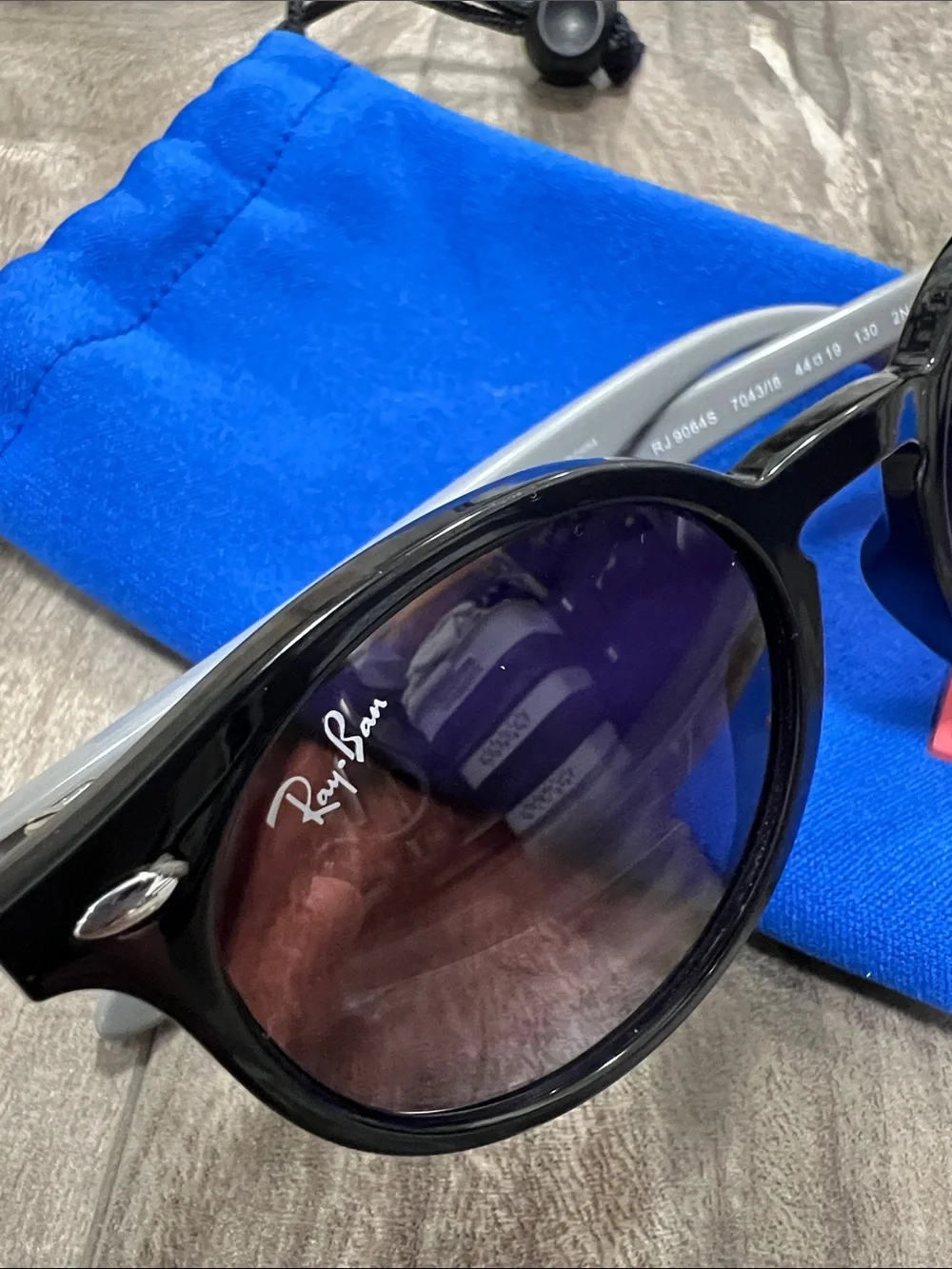 🔥🔥Ray-Ban Kids Black Sunglasses with Blue Pouch